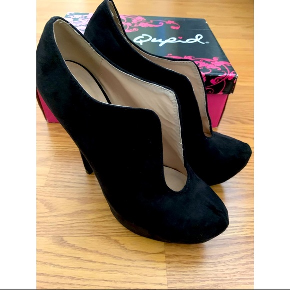 Qupid Shoes - Black suede platform heels